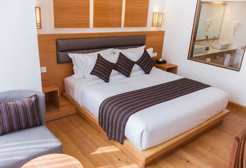 سوییت لوکس, Pelyang Boutique