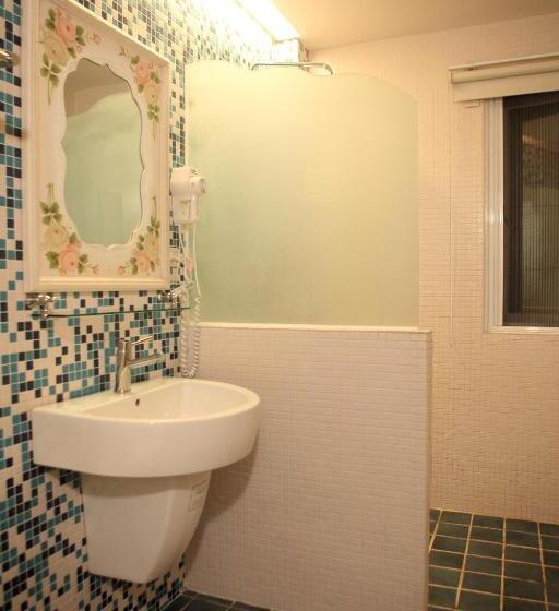 اتاق استاندارد چهار تخته, Kenting Avignon