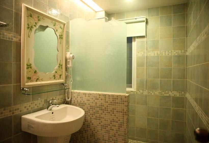 اتاق استاندارد چهار تخته, Kenting Avignon