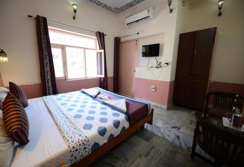 Номер Deluxe, Chitra Katha A Story Per Stay