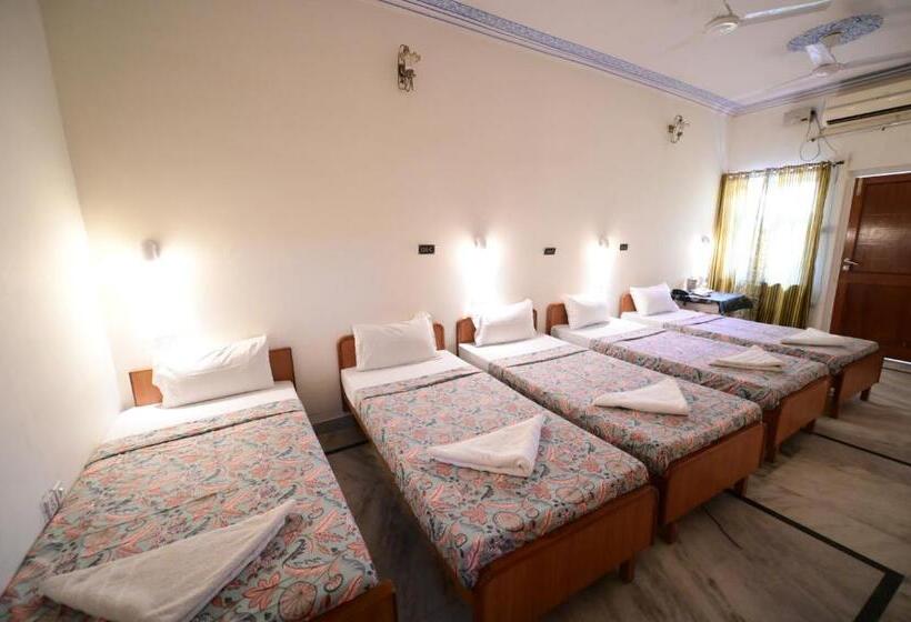 Семейный Номер, Chitra Katha A Story Per Stay