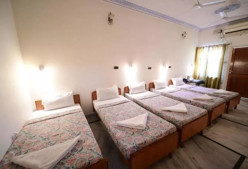 Perhehuone, Chitra Katha A Story Per Stay