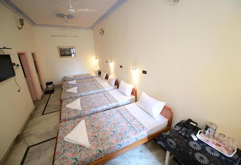 家庭间, Chitra Katha  A Story Per Stay