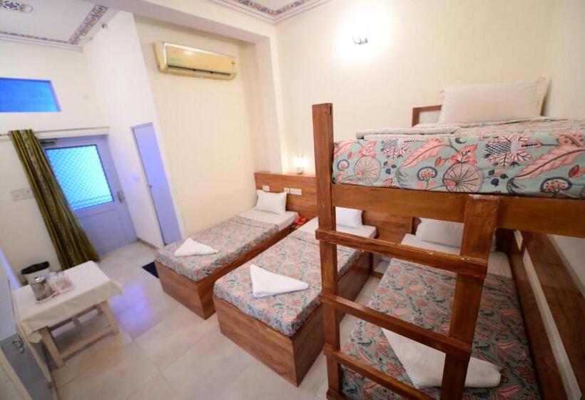 Четырехместный Номер Стандарт, Chitra Katha A Story Per Stay