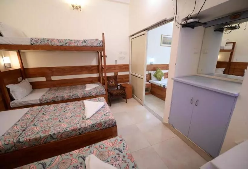 Standard Neljän Hengen Huone, Chitra Katha A Story Per Stay