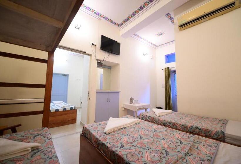 Четырехместный Номер Стандарт, Chitra Katha A Story Per Stay