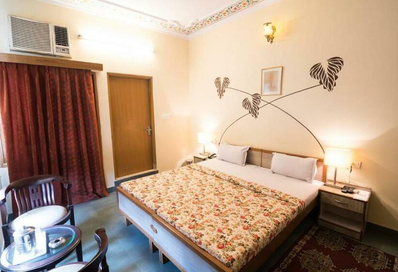 Quarto Deluxe, Chitra Katha  A Story Per Stay