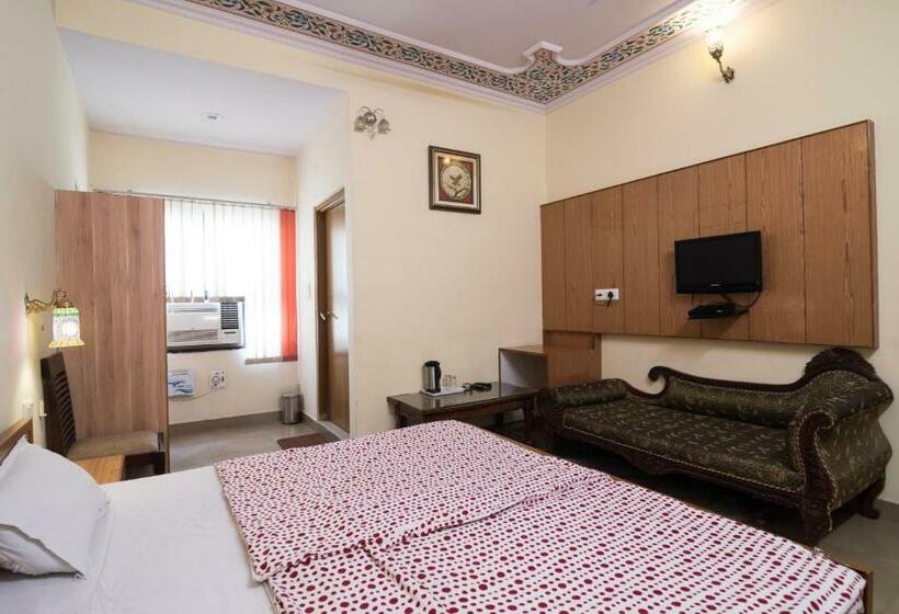 Номер Deluxe, Chitra Katha A Story Per Stay