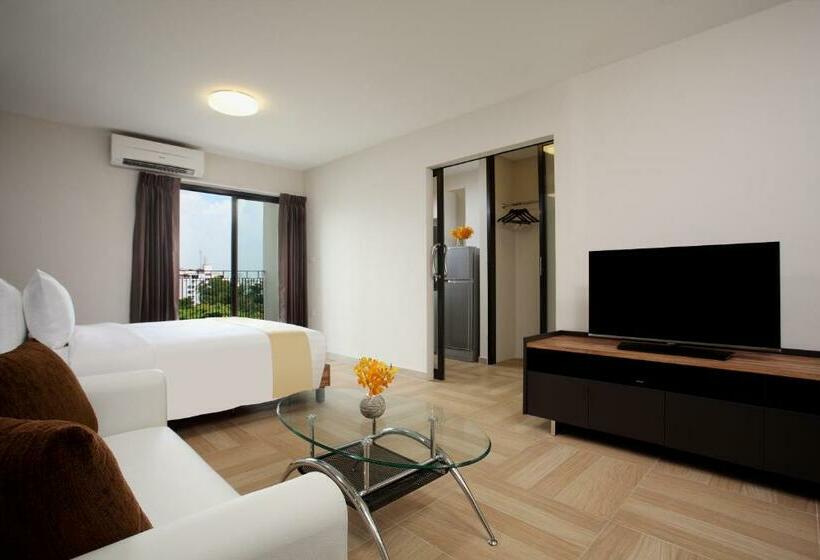 Deluxe-studio, Chiva Bangkok Hotel   Sha Plus