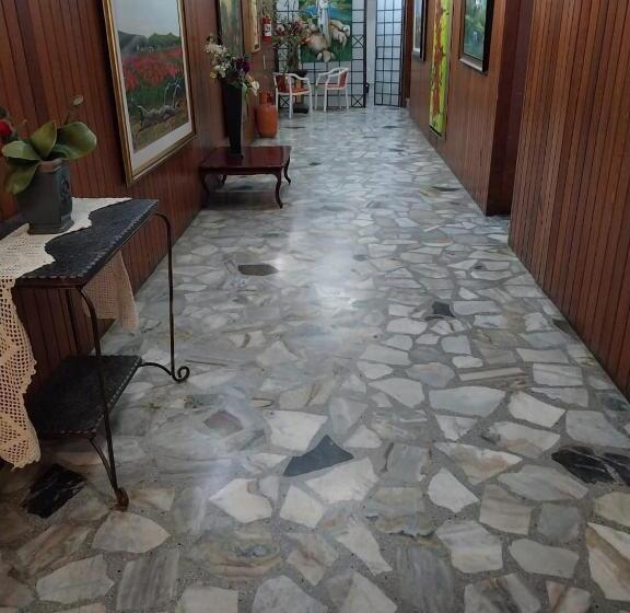 标准间, Colle Tourist