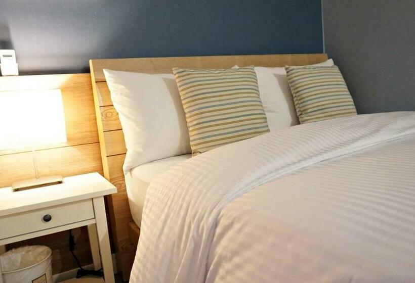 Номер Стандарт, Gaon J Stay