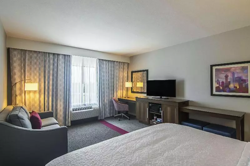身障者適用キングサイズベッドルーム, Hampton Inn & Suites Dallas/richardson