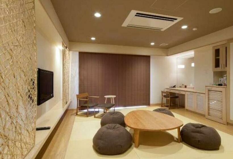 חדר סטנדרט לארבעה, Hana Beppu