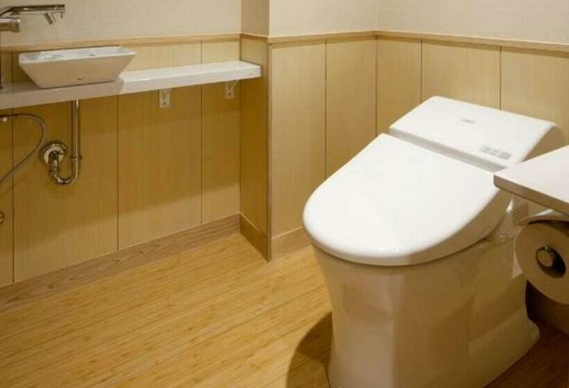 חדר סטנדרט לארבעה, Hana Beppu