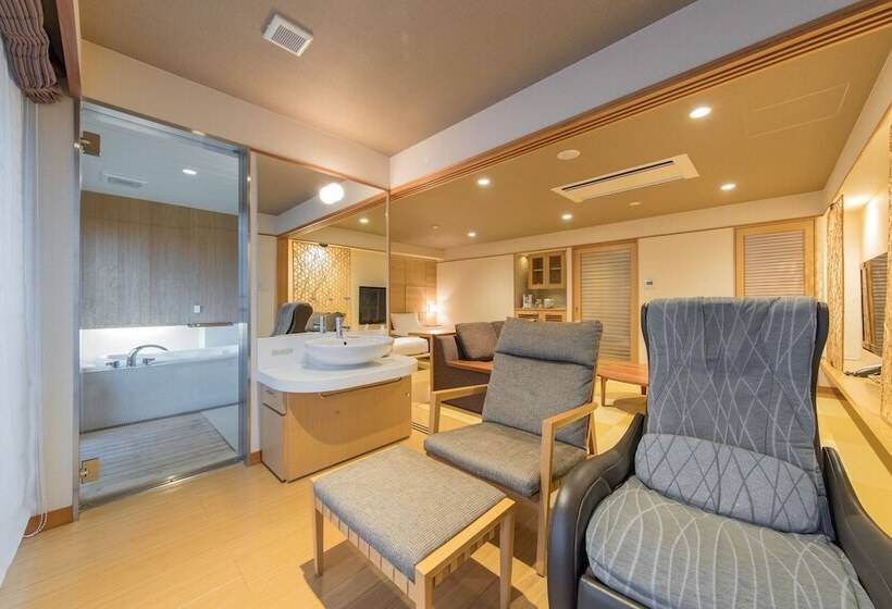 חדר דלוקס לארבעה, Hana Beppu