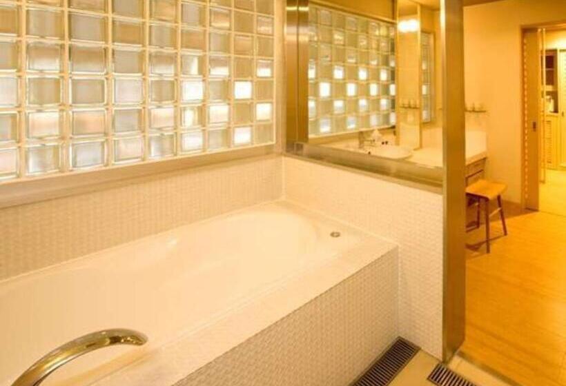 חדר דלוקס לארבעה, Hana Beppu