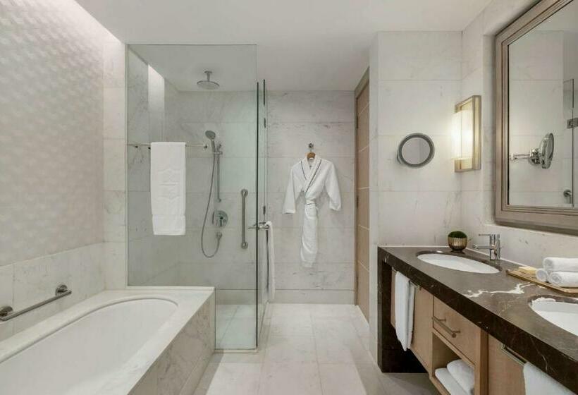 سوئیت پریمیوم, Shangrila The Fort, Manila