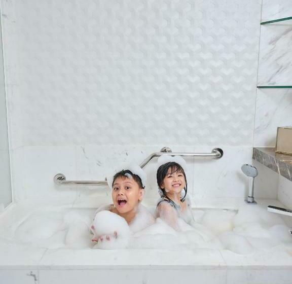 اتاق لوکس با تخت بزرگ, Shangrila The Fort, Manila