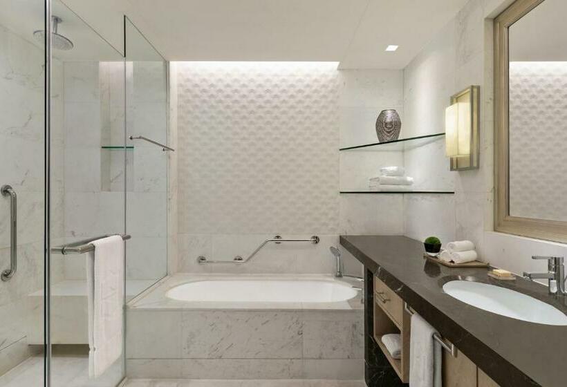 اتاق لوکس با تخت بزرگ, Shangrila The Fort, Manila