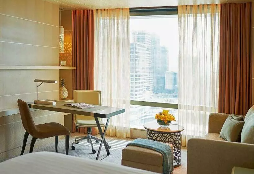 キングサイズベッドのデラックスルーム, Shangrila The Fort, Manila