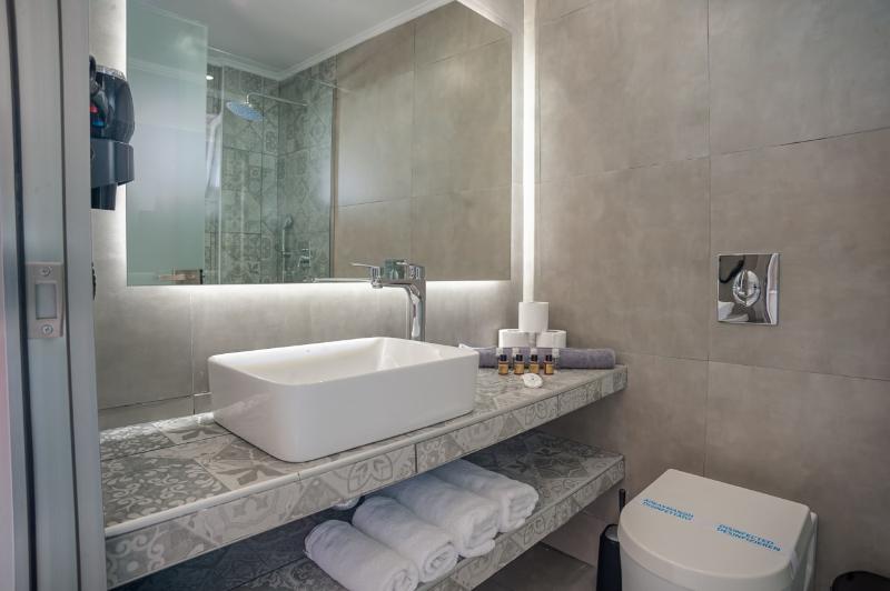 디럭스 스튜디오, Zante Atlantis