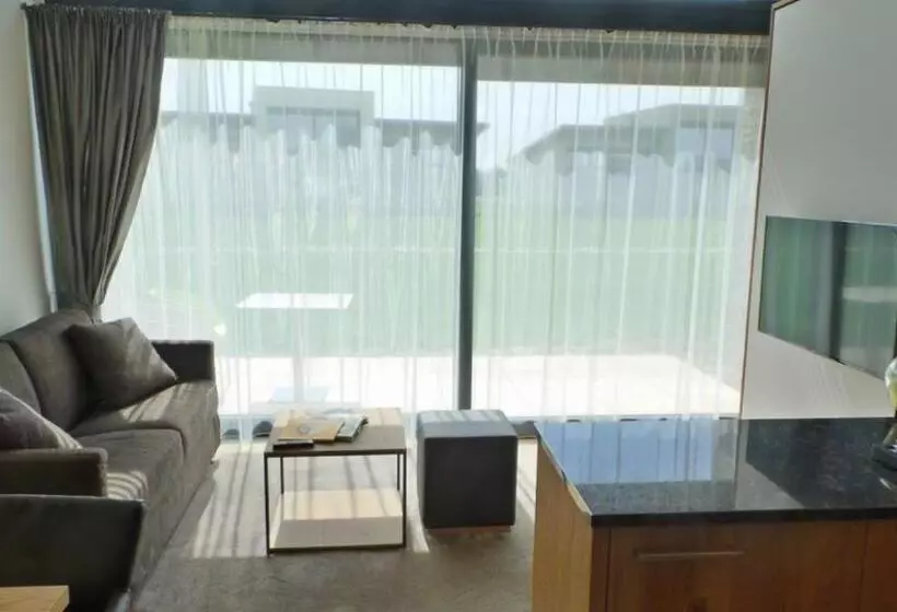 テラス付き１ベッドルームアパートメント, Diamond Country Club