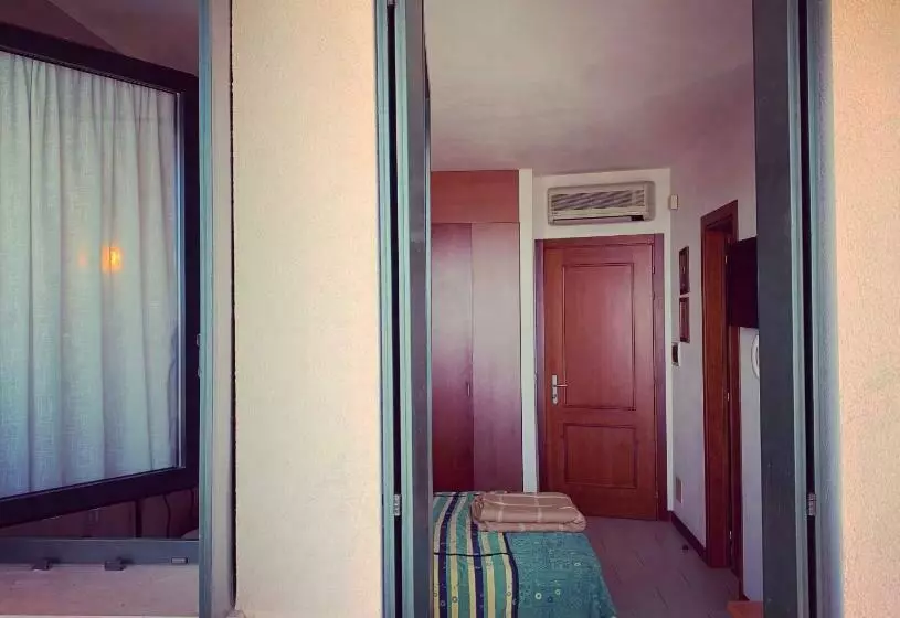 スタンダードスタジオ, Eurobeach Residence