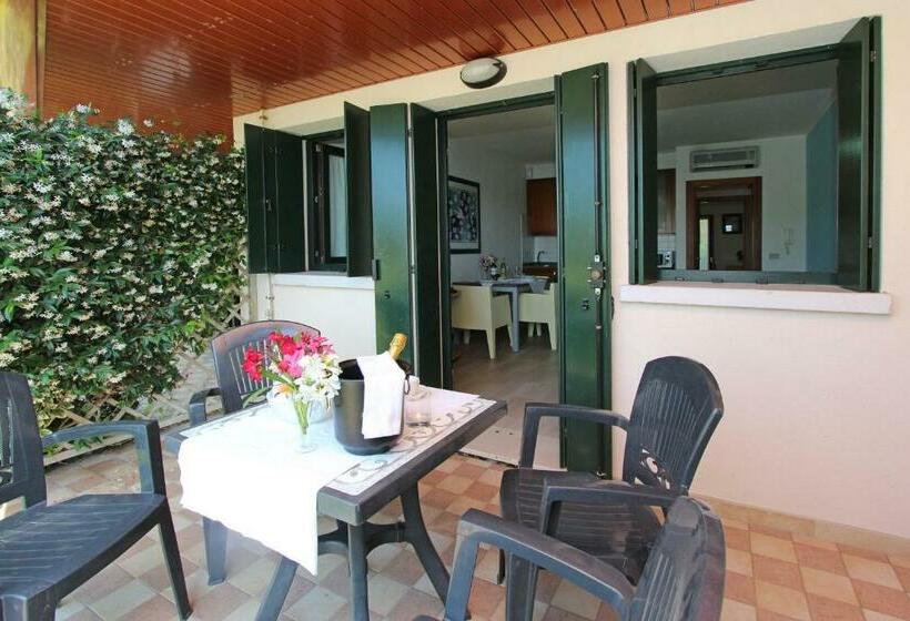 דירת חדר, Eurobeach Residence