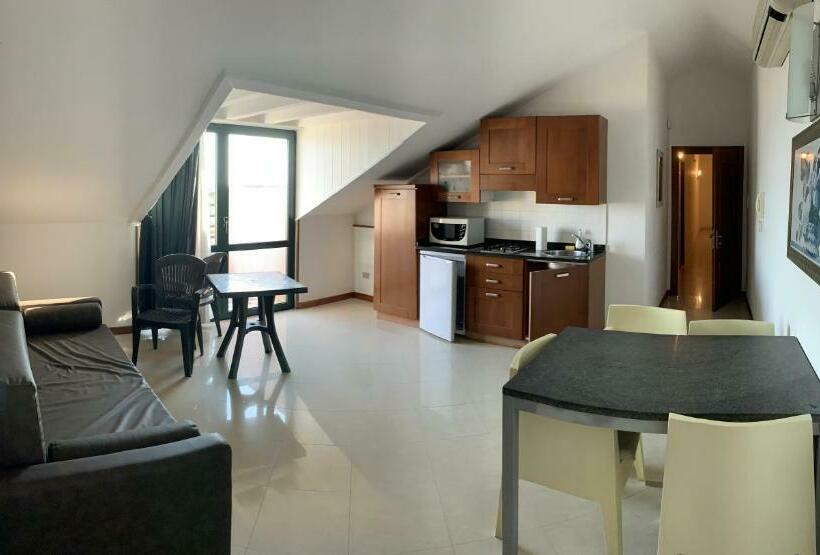 דירת חדר, Eurobeach Residence