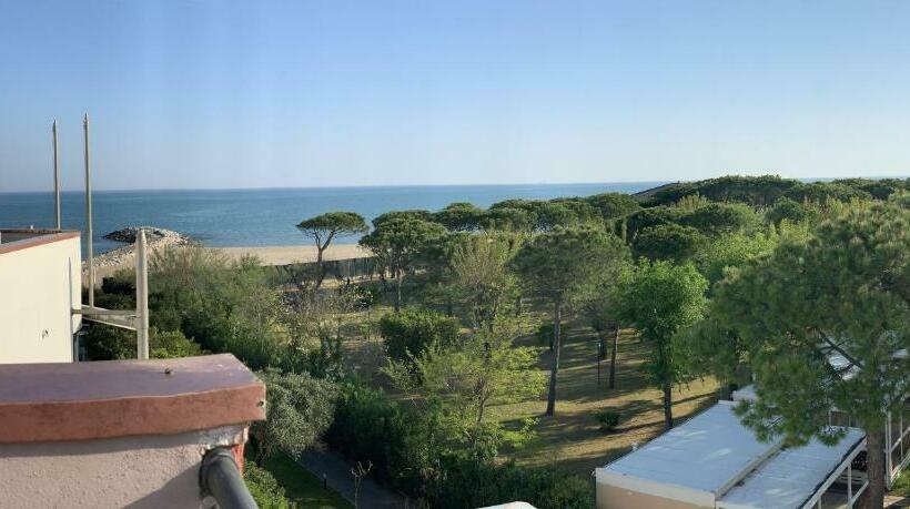 דירת חדר, Eurobeach Residence