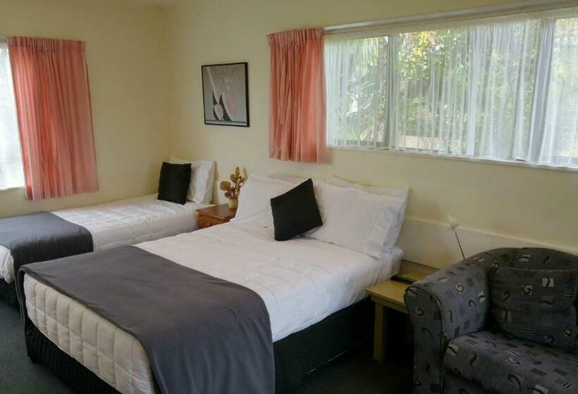 Студия Стандарт, Hobson's Choice Motel