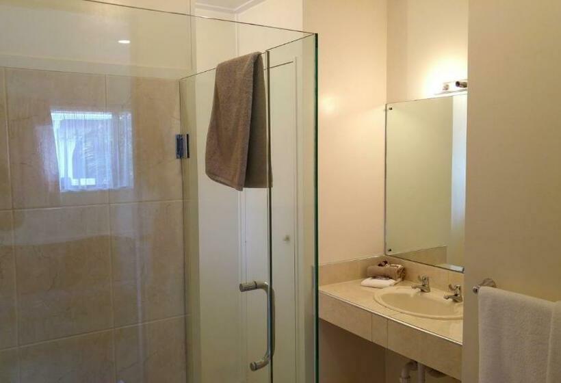 스탠다드 스튜디오, Hobson's Choice Motel