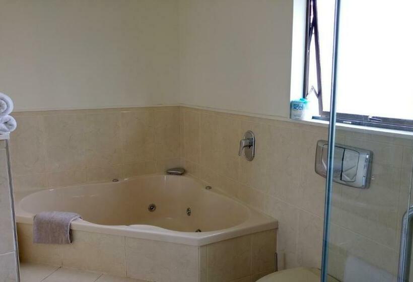 דירת חדר, Hobson's Choice Motel