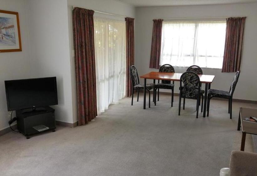 شقة غرفتين, Hobson's Choice Motel