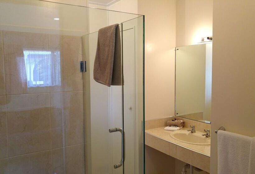 إستوديو قياسى, Hobson's Choice Motel