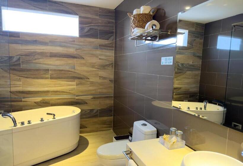 סוויטת ג'וניור, Catedral Plaza