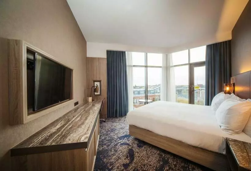 キングサイズベッドのスタンダードルーム, Doubletree By Hilton London Kingston Upon Thames