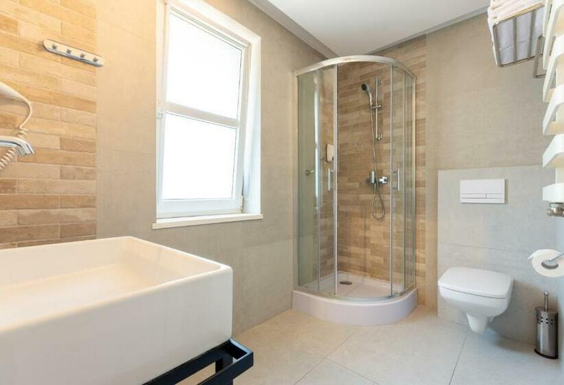 스탠다드 룸, Jan