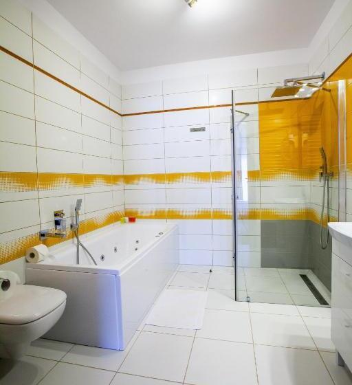 디럭스 트리플 룸, Jan