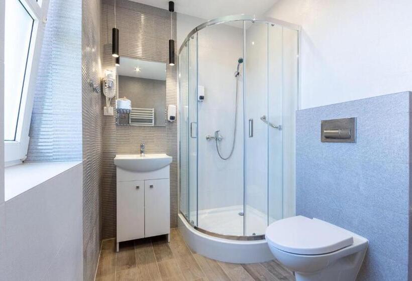 스탠다드 트리플 룸, Jan