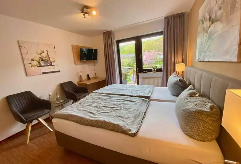 اتاق استاندارد با بالکن, Landhotel Fasanenhof