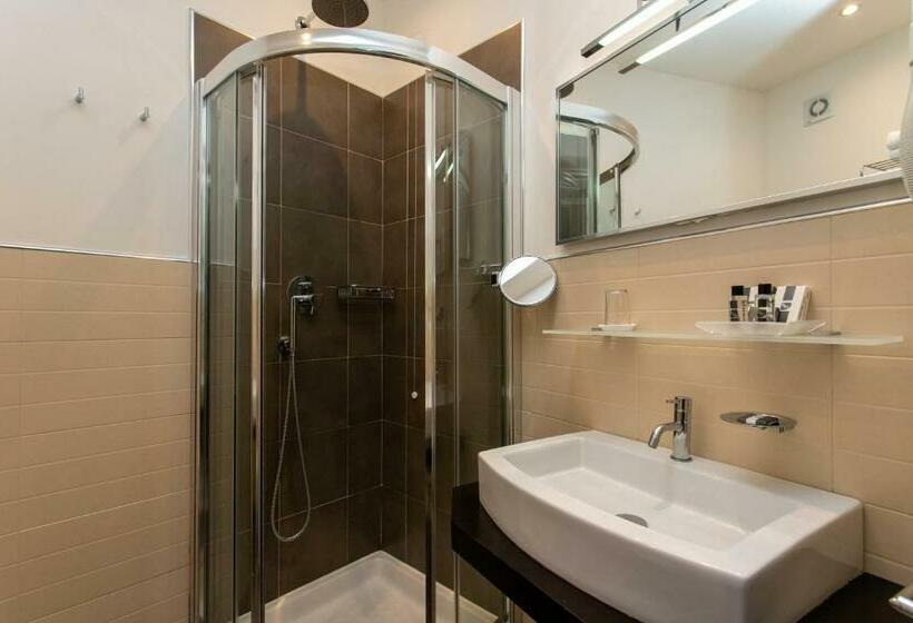 Standard Room with Balcony Side Sea View, Mariver