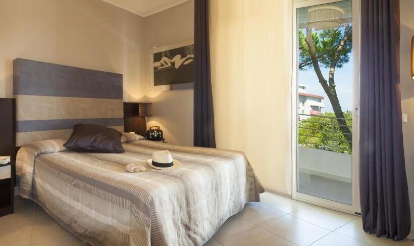 آپارتمان یک خوابه با دری مشترک که هال را جدا می کند., Mariver