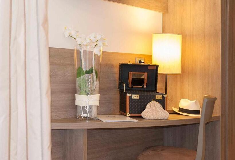 Habitaci�n Est�ndar Abuhardillada, Mariver