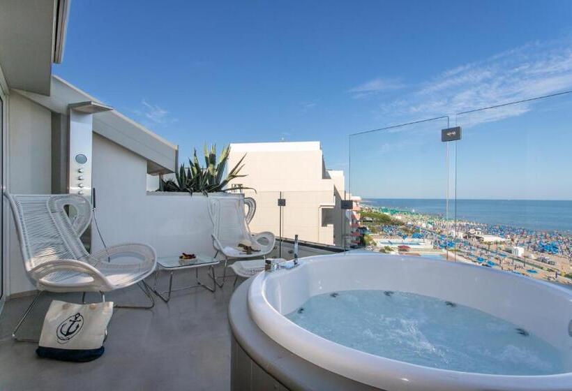 سوییت با چشم‌انداز دریا, Mariver