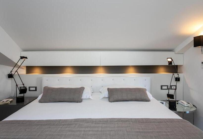 سوییت با چشم‌انداز دریا, Mariver