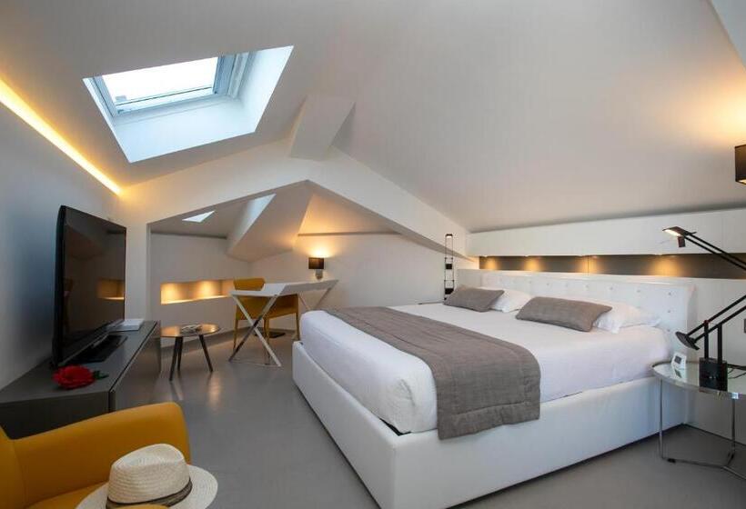 سوییت با چشم‌انداز دریا, Mariver