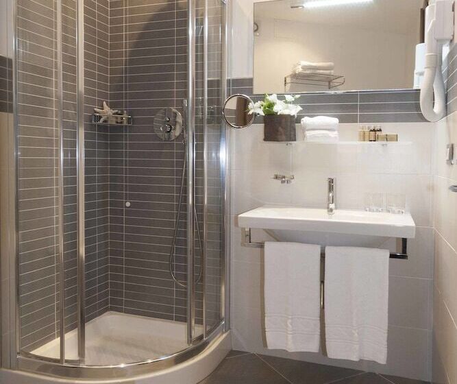 اتاق کلاسیک سه تخته, Mariver