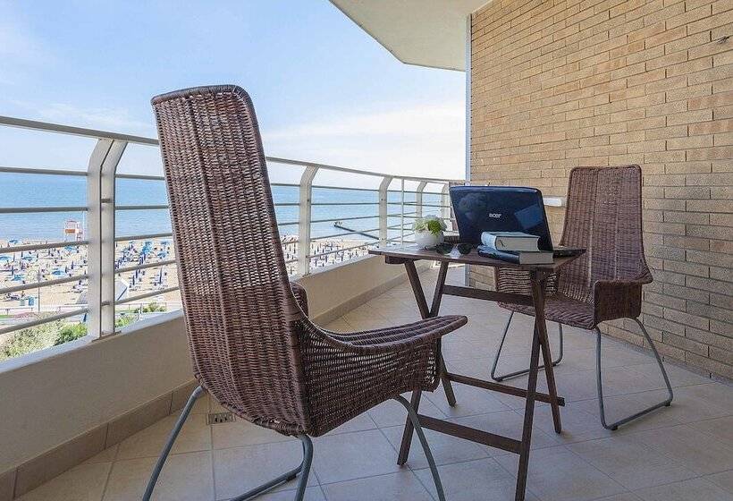 اتاق کلاسیک سه تخته, Mariver