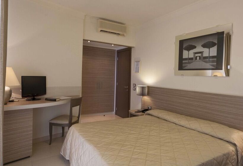 اتاق کلاسیک سه تخته, Mariver